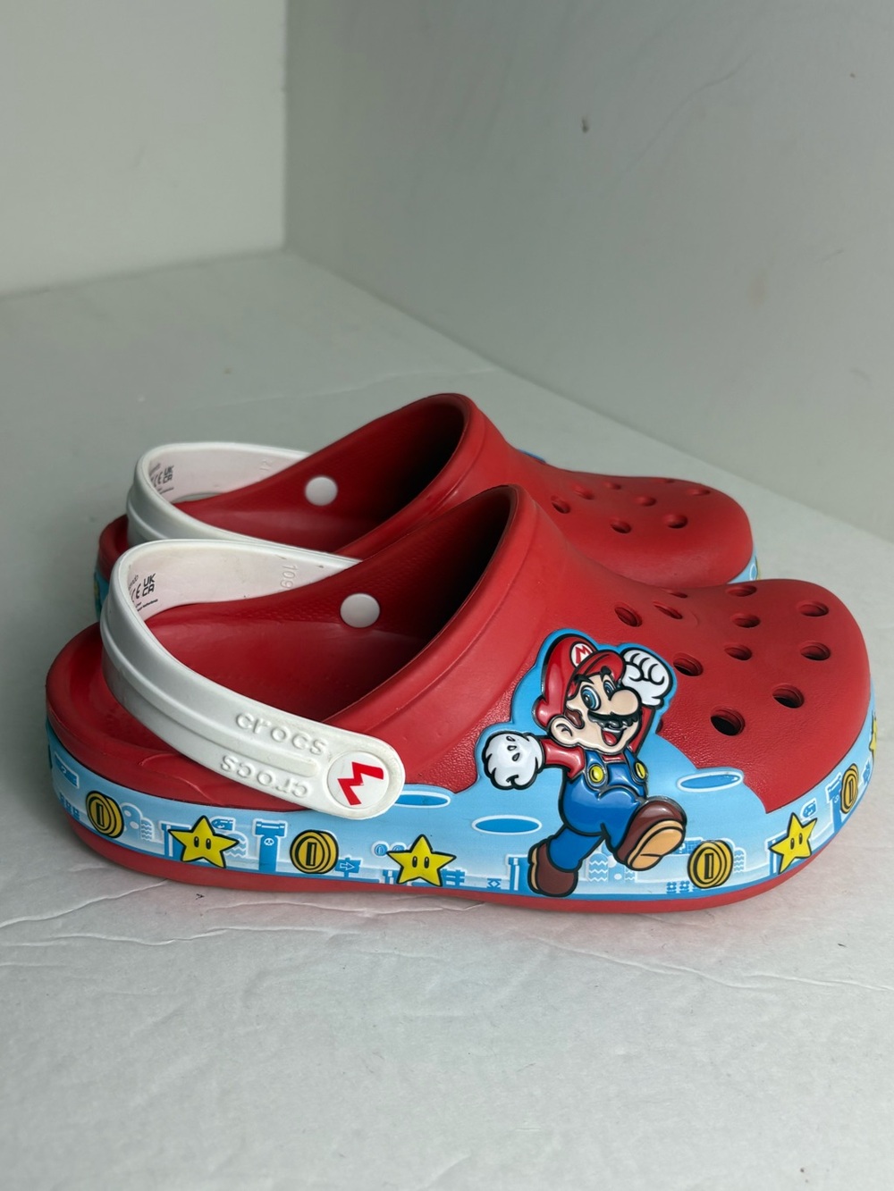 Super Mario Bros. Crocs Classic Lights Clog- Red size J 2